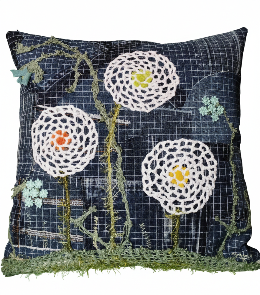 Dekoratīvs spilvens "Baltie ziedi"