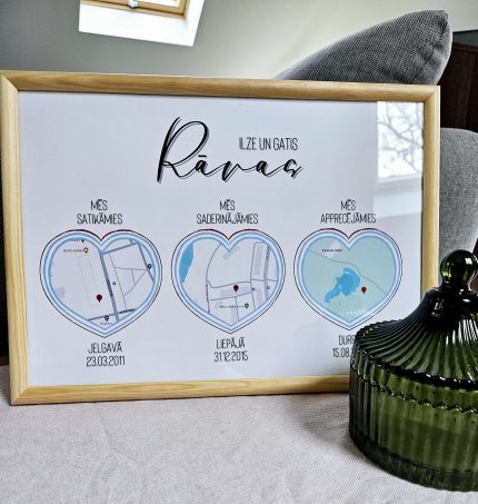 Dāvana Valentīndienā. Personalizēts rāmja plakāts ar pāra vārdiem, sirds formas kartēm, pilsētām un attiecību datumiem- romantiska dāvana kāzām. Dāvana viņam