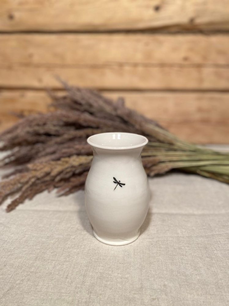 balta keramikas vāze