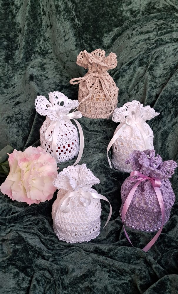 Tamborēts dāvanu maisiņš ar lentu