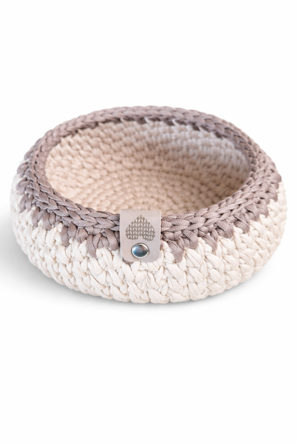 tamborēts grozs roku darbs