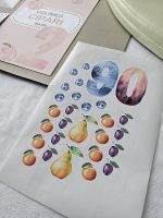 Skaitļu uzlīmju lapa bērniem ar akvareļa augļiem – cipari 5, 6, 7 un 8, dekorēti ar laimiem, granātāboliem, apelsīniem un plūmēm.