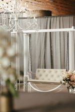 baltas metāla dekoratīvās šūpoles