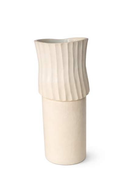 balta māla vāze roku darbs modernam interjeram