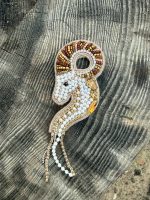 izšūta piespraude auns