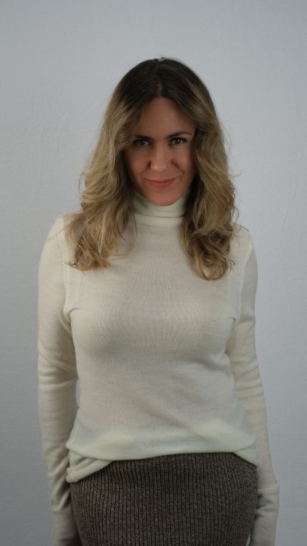 Balta ziloņkaula kašmira bītlene M izmērs