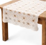 Balts kokvilnas galdauts - sedziņa