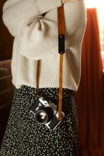 Retro stila ādas kameru siksna- Amber Grain - Attēls 2