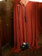 Retro stila ādas kameru siksna- Crimson Exposure - Attēls 2