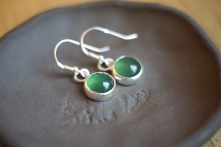 auskari ar zaļu ahātu