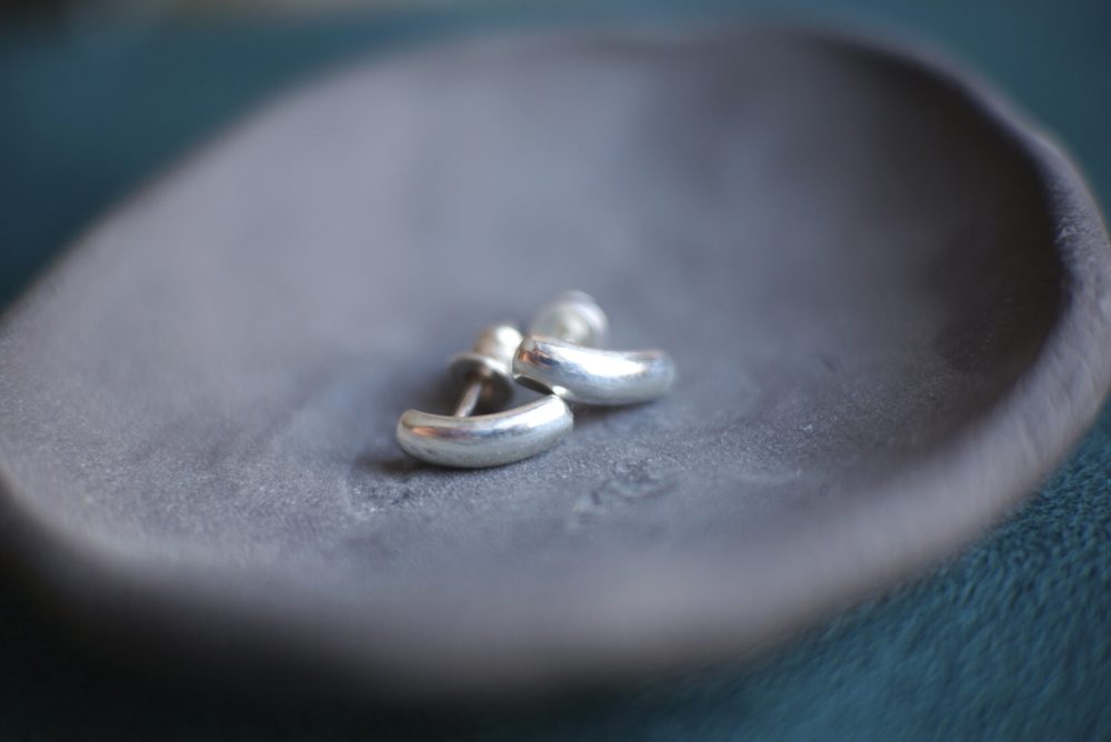 sudraba auskari roku darbs