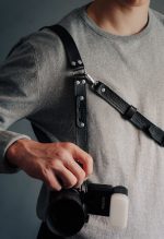 Melna ādas pleca siksna fotogrāfiem