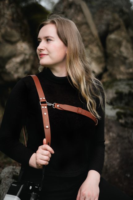 Brūna ādas pleca siksna fotogrāfiem