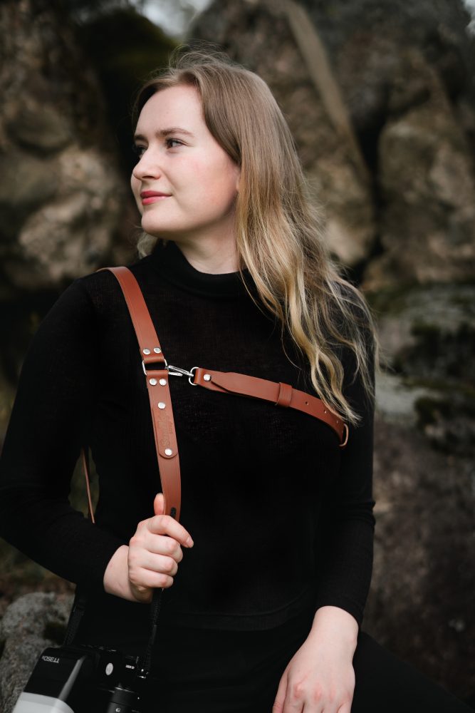 Brūna ādas pleca siksna fotogrāfiem