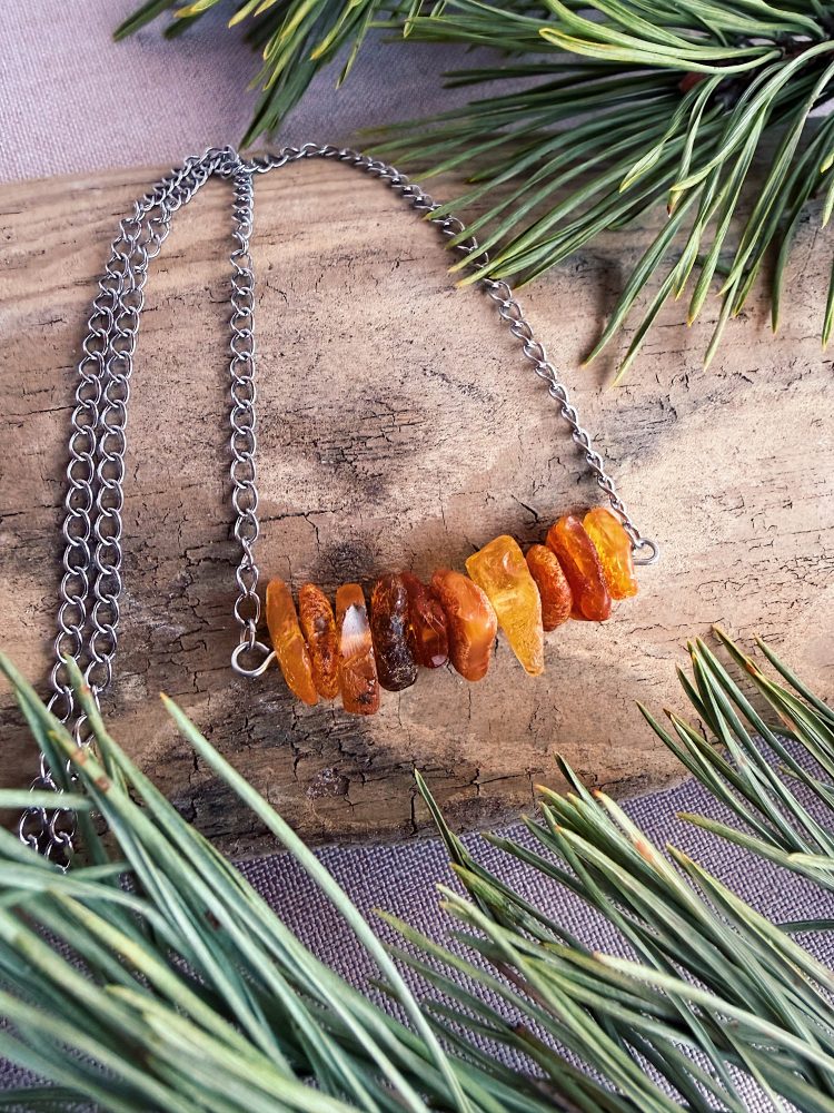 dzintaru kaklarota sudraba