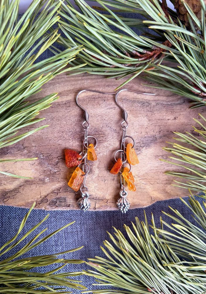 Dzintaru auskari ar čiekuriņiem