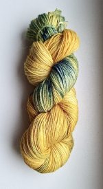 krāsota zeķu dzija