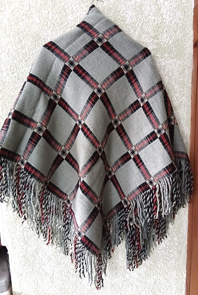 rūtaina villaine plecu lakats