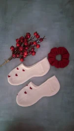 pēdiņu zeķes ar sirsniņām