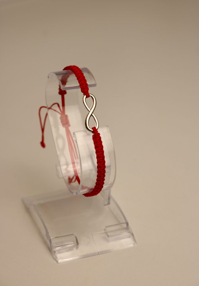 Rokassprādze ar bezgalības zīmi