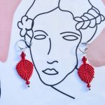 Sarkani makrame auskari ar stikla pērlēm - Attēls 3