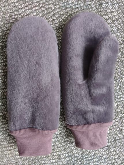 pūkaini cimdi silti