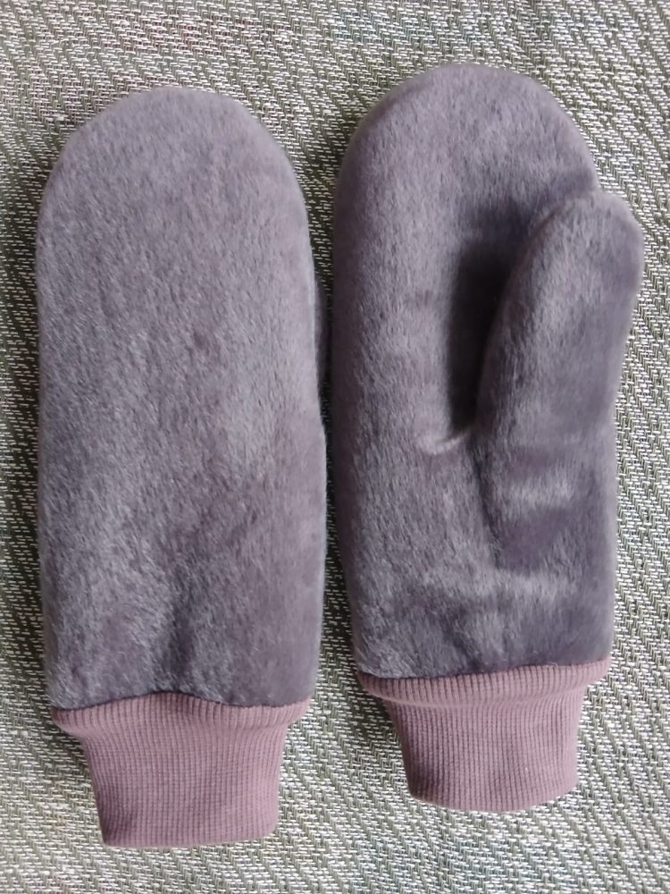 pūkaini cimdi silti