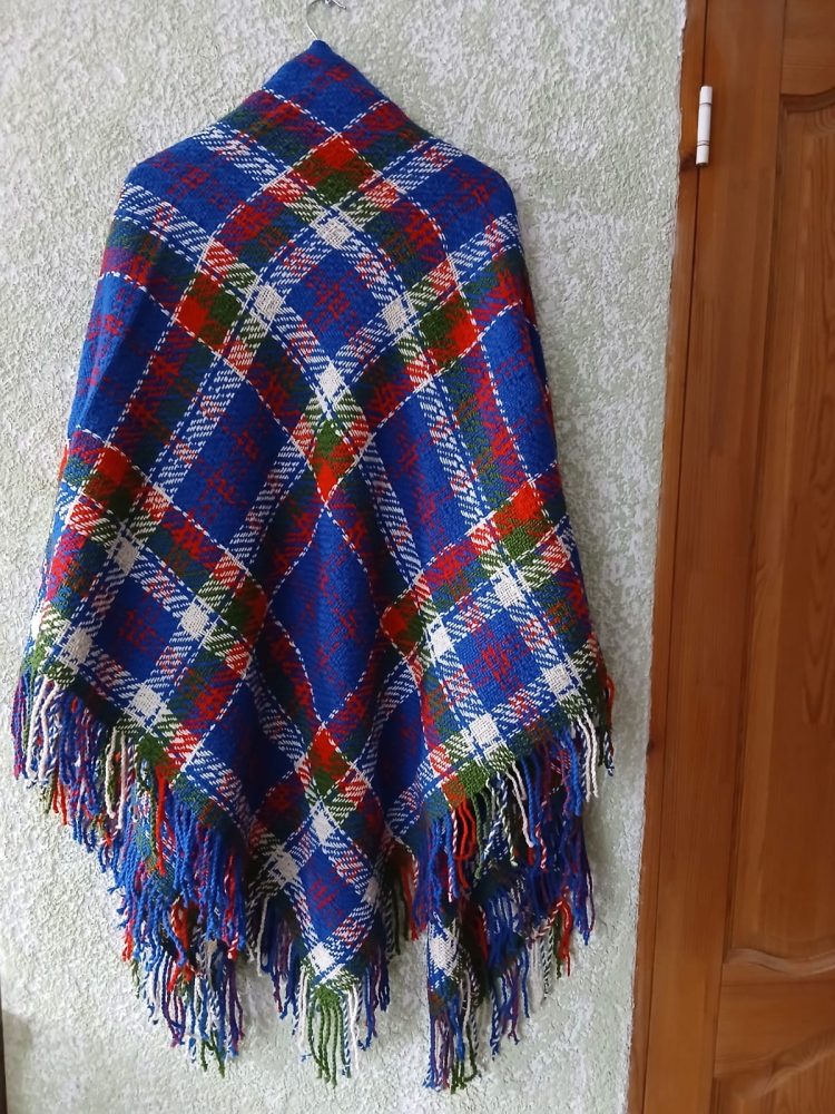 Tautastērpa villaine ar bārkstīm