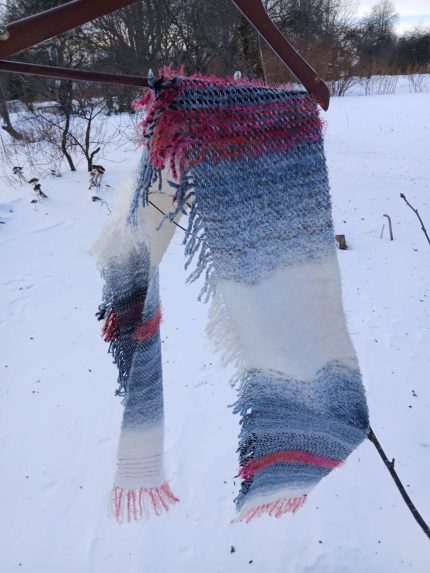 austa šalle ar bārkstīm