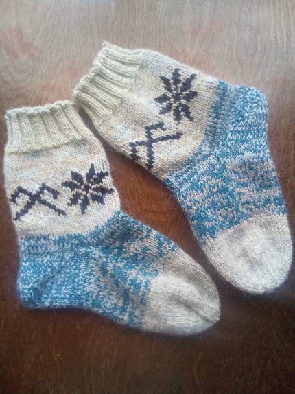 siltas vilnas zeķes vīriešiem ar rakstu