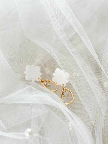 balti auskari roku darbs