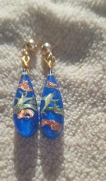 zili auskari ar zeltu