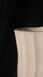 Balta māla vāze - Attēls 3