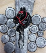 Rokām darināta broša – Zirgs - Attēls 4