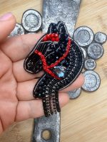 Rokām darināta broša – Zirgs - Attēls 5