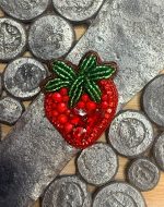 Rokām darināta broša – Zemene - Attēls 3