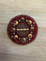 sakta stilizēta broša