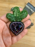 Rokām darināta broša BIETE - Attēls 2