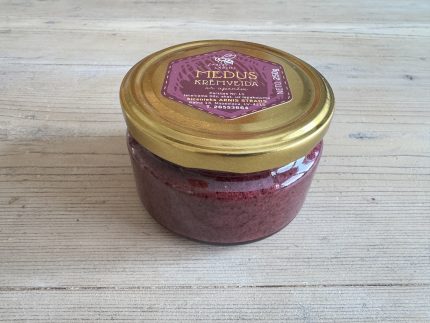 Krēmveida medus ar upenēm