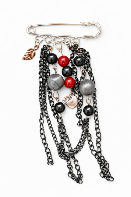 piespraude saspraude ar ķēdītēm