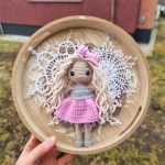 Tamborēta lellīte ar gariem, gaišiem matiem - Attēls 4