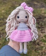 Tamborēta lellīte ar gariem, gaišiem matiem - Attēls 3