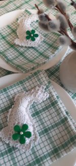 Rūtains galdauts ar salvetēm un dekoriem - Attēls 4