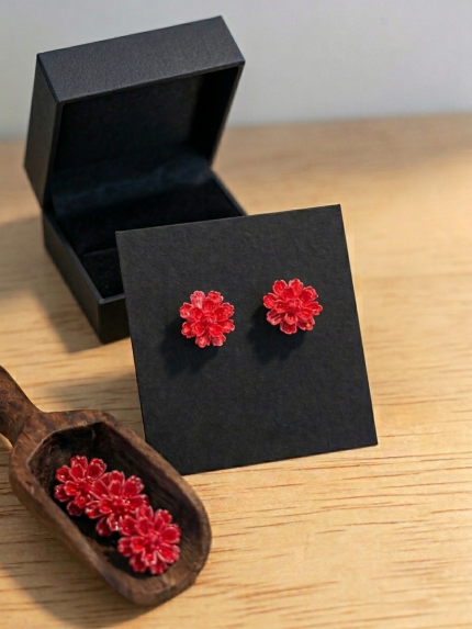 SARKANI ZIEDIŅU AUSKARI