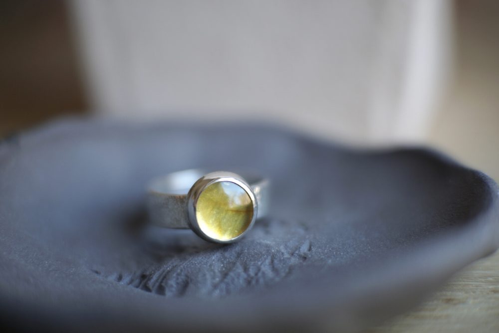 925 Sudraba gredzens ar dzintaru