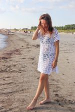 balta vasaras pludmales kleita