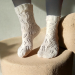 adītas zeķes mežģīņu rakstā sievietēm