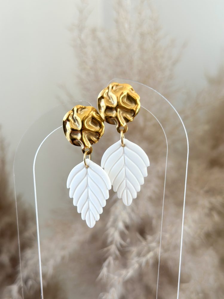 Balti polimērmāla auskari