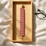 Sīkpērlīšu rokassprādze ar magnētisku aizdari SARKANA - Attēls 2