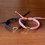 Makramē rokassprādze ar SIRSNIŅU - Attēls 4